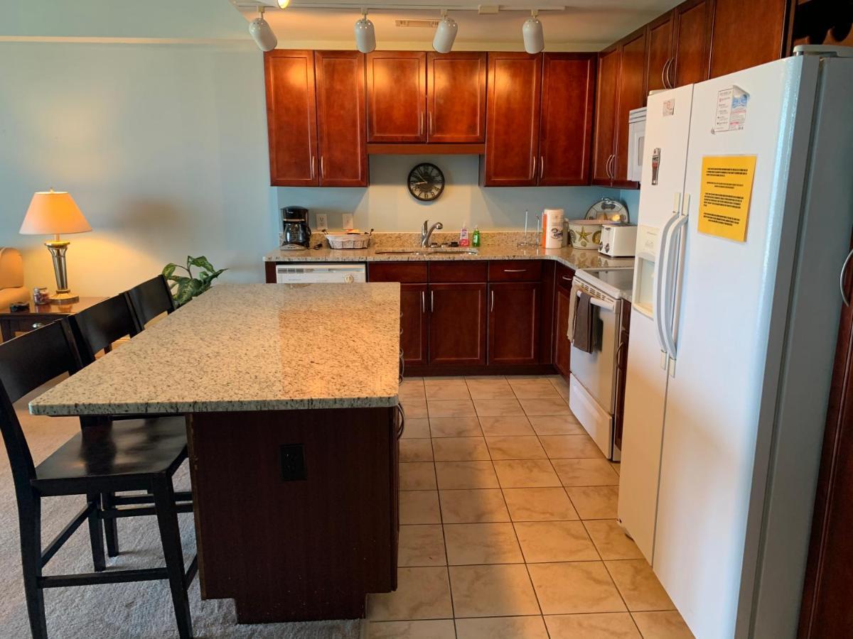 1717 Laketown Wharf 1 King Bedroom, 2 Bath Aparthotel *